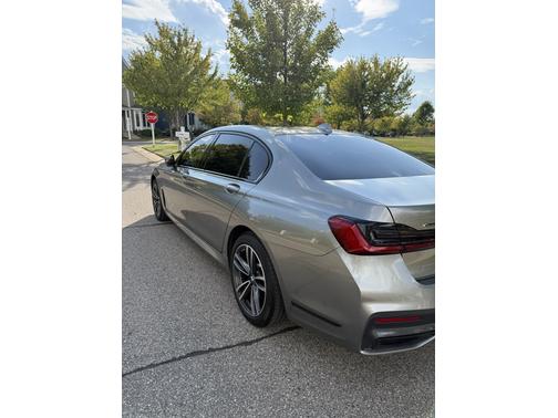 2021 BMW 750 i xDrive