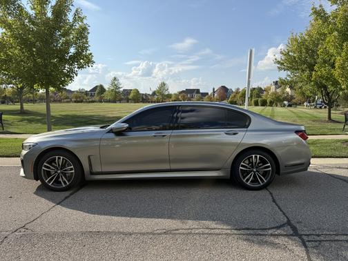 2021 BMW 750 i xDrive