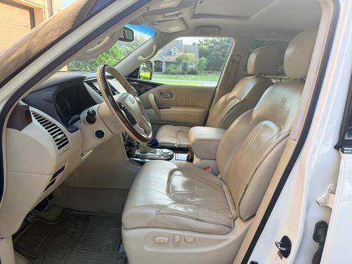 White 2014 INFINITI QX80 Base