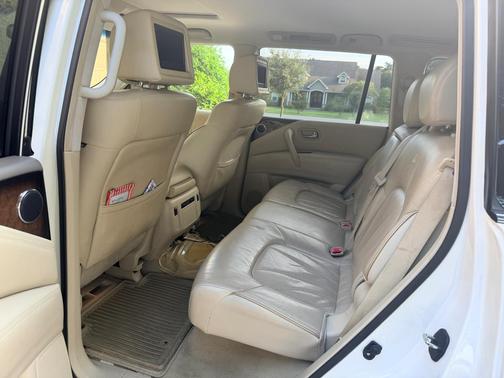 White 2014 INFINITI QX80 Base