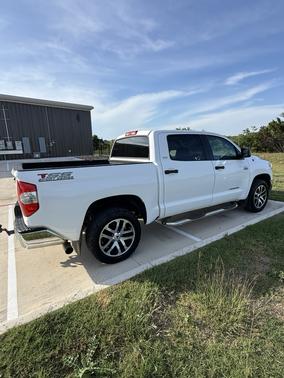 White 2017 Toyota Tundra SR5