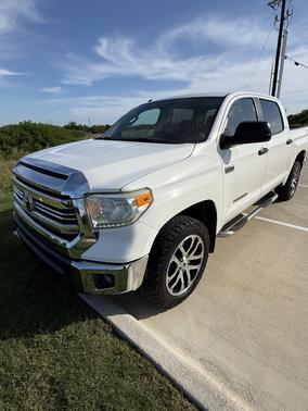 White 2017 Toyota Tundra SR5