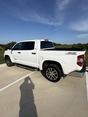 White 2017 Toyota Tundra SR5