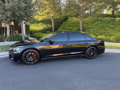 Black 2023 Audi S8 4.0T