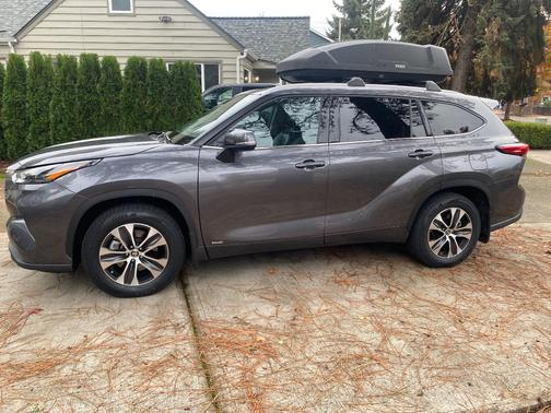 2022 Toyota Highlander Hybrid XLE