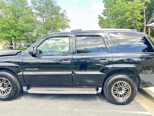 Black 2002 Cadillac Escalade Base
