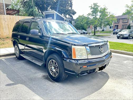 Black 2002 Cadillac Escalade Base