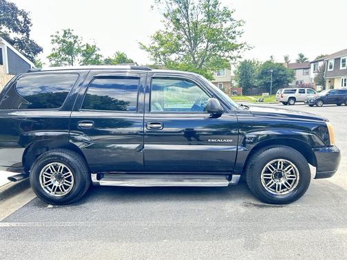 Black 2002 Cadillac Escalade Base