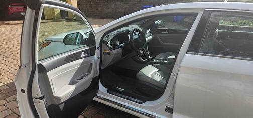 2016 Hyundai SONATA Hybrid Limited