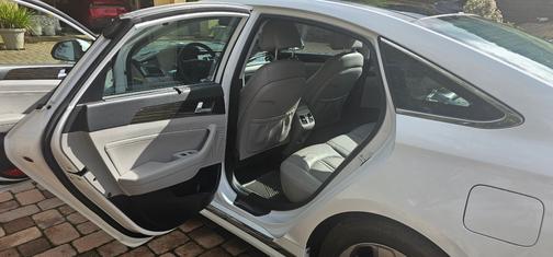 2016 Hyundai SONATA Hybrid Limited