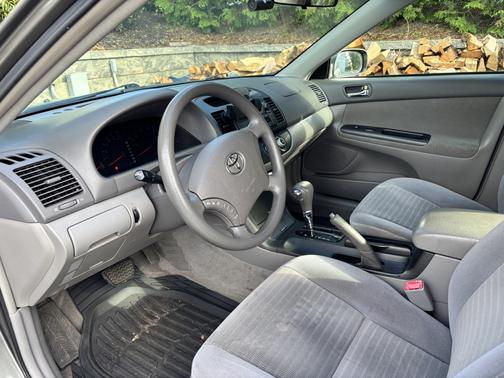 Gray 2006 Toyota Camry LE