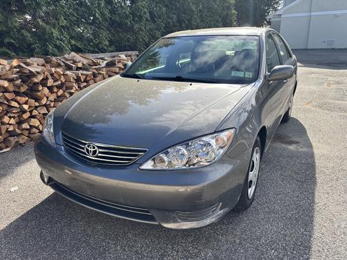 Gray 2006 Toyota Camry LE