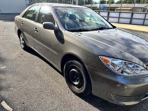 Gray 2006 Toyota Camry LE