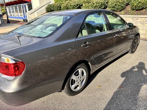 Gray 2006 Toyota Camry LE