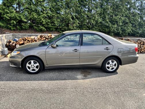 Gray 2006 Toyota Camry LE
