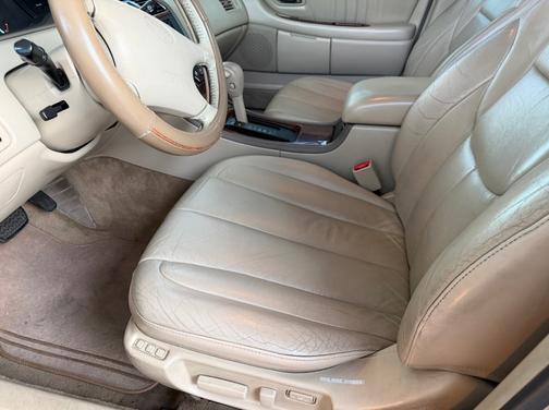 Gold 2001 Toyota Avalon XLS