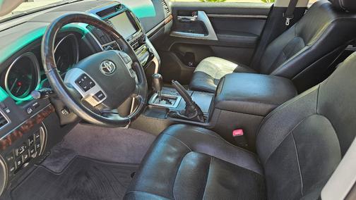 White 2013 Toyota Land Cruiser Base