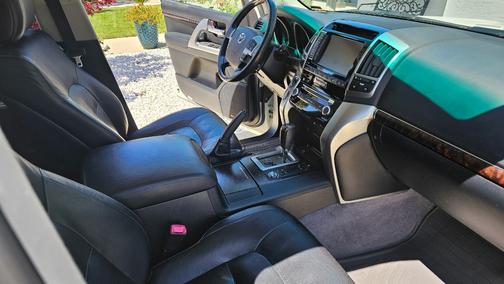 White 2013 Toyota Land Cruiser Base