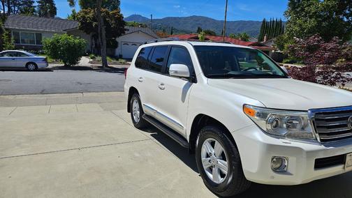 White 2013 Toyota Land Cruiser Base