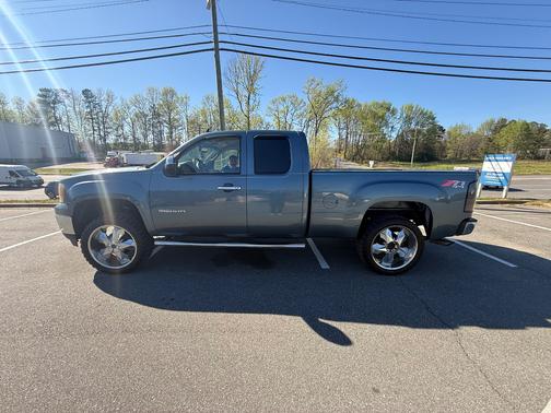 Green 2011 GMC Sierra 1500 SLE