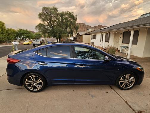 2017 Hyundai ELANTRA Limited