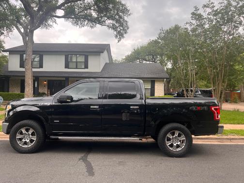Black 2016 Ford F-150 XLT