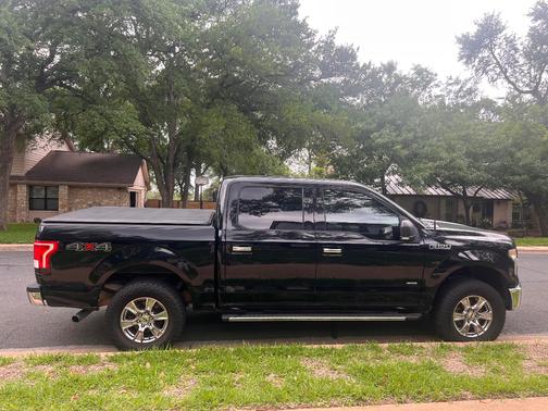 Black 2016 Ford F-150 XLT