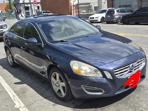 Blue 2013 Volvo S60 T5