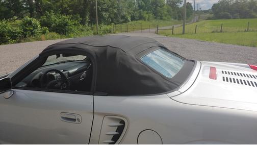 Photo 2 of 9 of 2003 Toyota MR2 Spyder