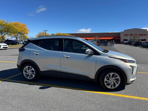 Silver 2023 Chevrolet Bolt EUV LT