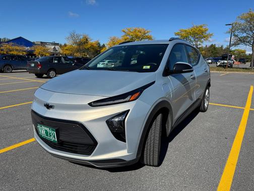 Silver 2023 Chevrolet Bolt EUV LT