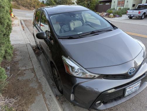 2016 Toyota Prius v Five