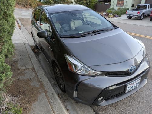 2016 Toyota Prius v Five