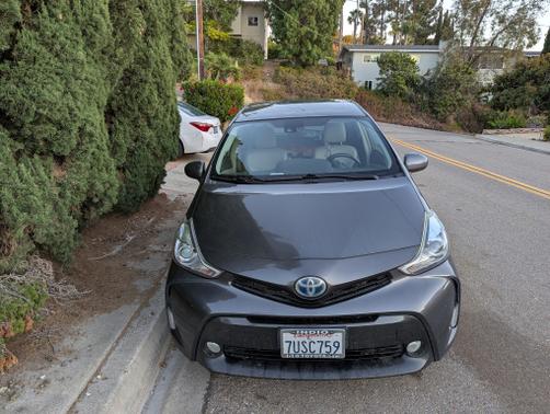 2016 Toyota Prius v Five