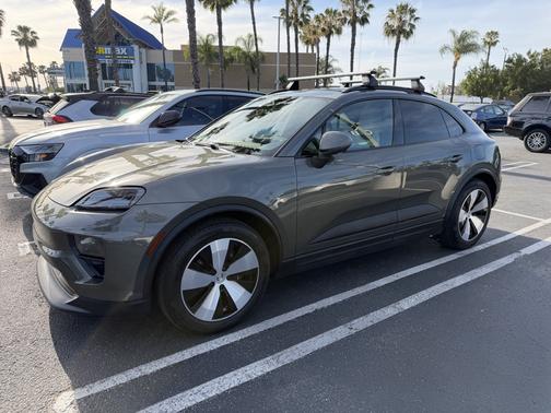 Green 2024 Porsche Macan Macan Electric 4