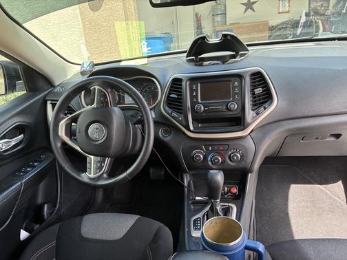 White 2016 Jeep Cherokee Sport