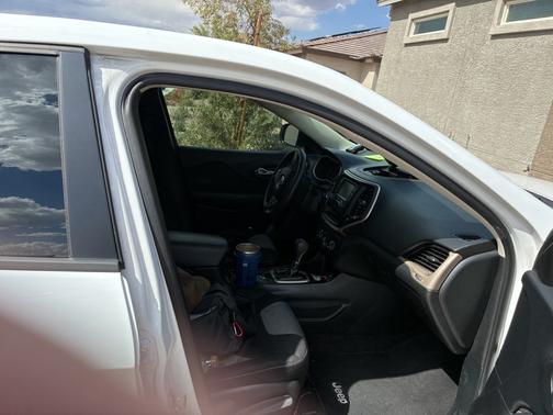White 2016 Jeep Cherokee Sport