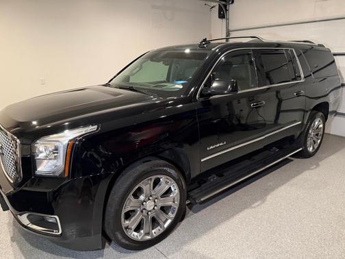 Black 2017 GMC Yukon XL Denali