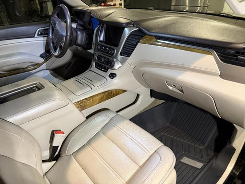Black 2017 GMC Yukon XL Denali