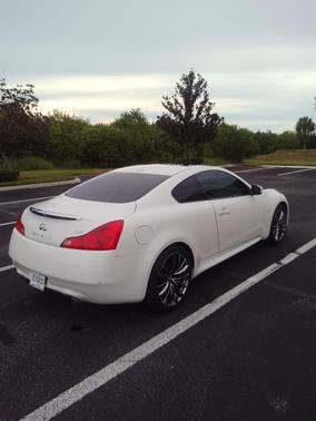 White 2015 INFINITI Q60 Journey