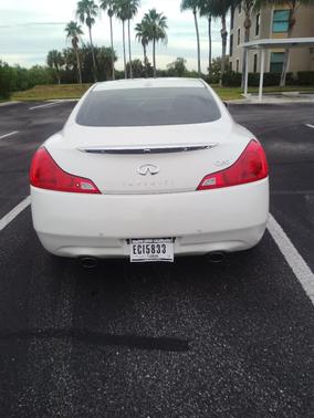 White 2015 INFINITI Q60 Journey