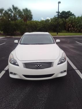 White 2015 INFINITI Q60 Journey