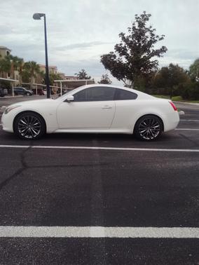 White 2015 INFINITI Q60 Journey