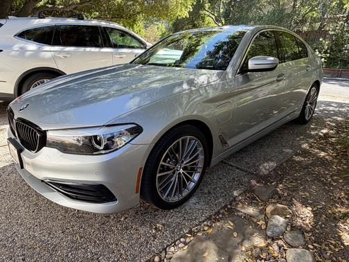 Silver 2019 BMW 530e iPerformance