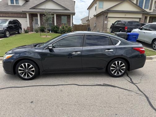 Blue 2017 Nissan Altima 2.5 SV