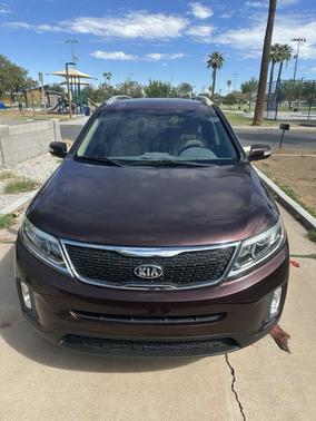 Red 2015 Kia Sorento LX