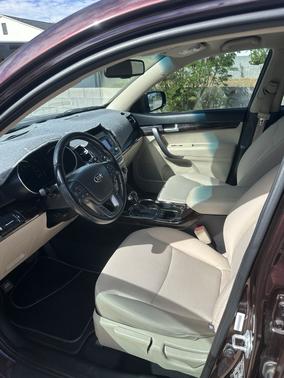 Red 2015 Kia Sorento LX