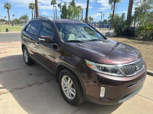 Red 2015 Kia Sorento LX