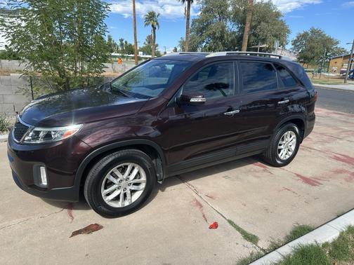 Red 2015 Kia Sorento LX
