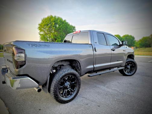 Gray 2017 Toyota Tundra SR5